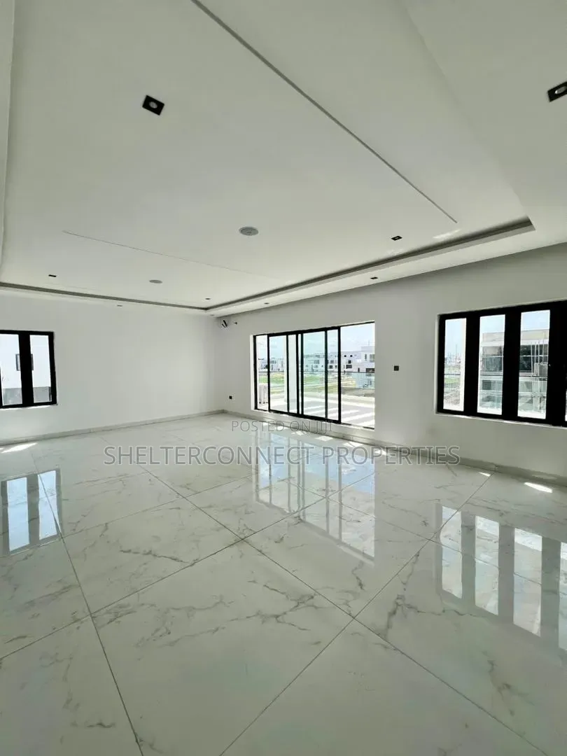 6bdrm Duplex in Ikate for sale