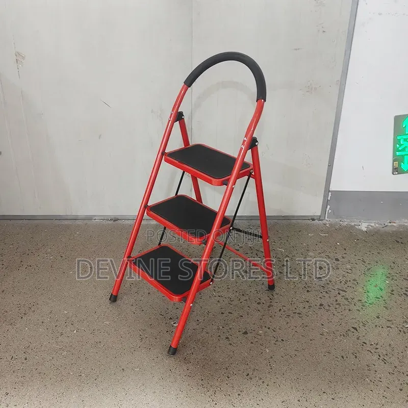 3 Steps Red Aluminun a Ladder