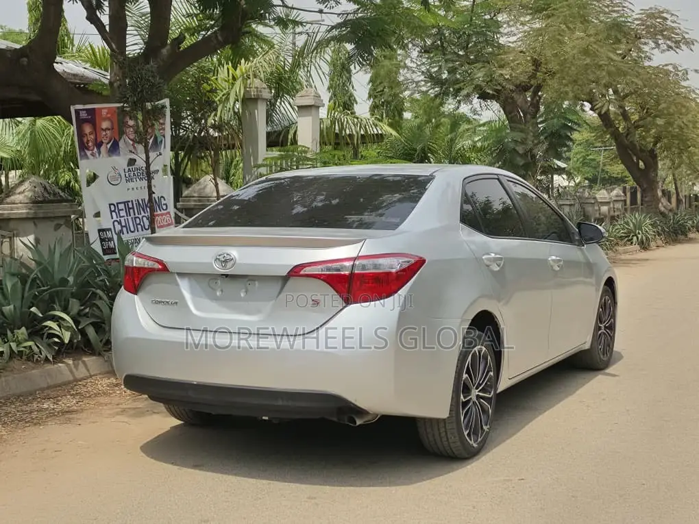 Toyota Corolla LE 4dr Sedan (1.8L 4cyl CVT) 2016 Silver