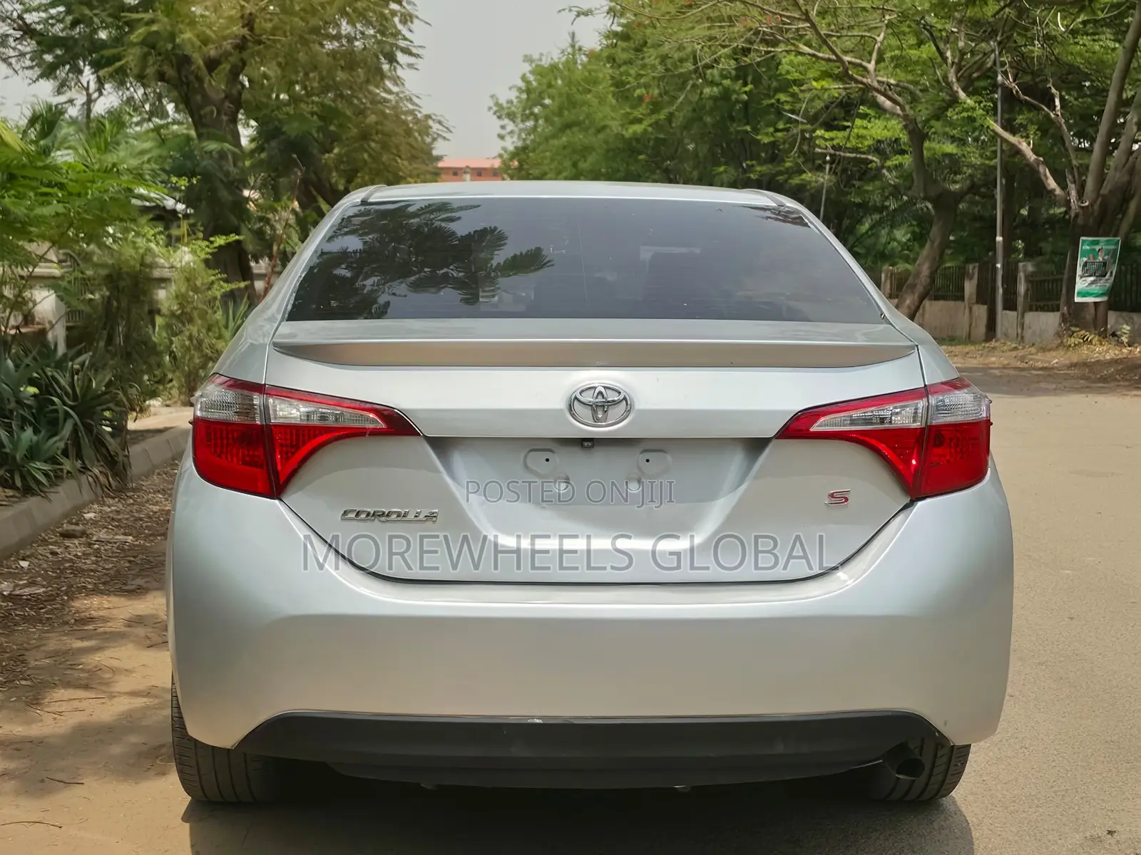 Toyota Corolla LE 4dr Sedan (1.8L 4cyl CVT) 2016 Silver