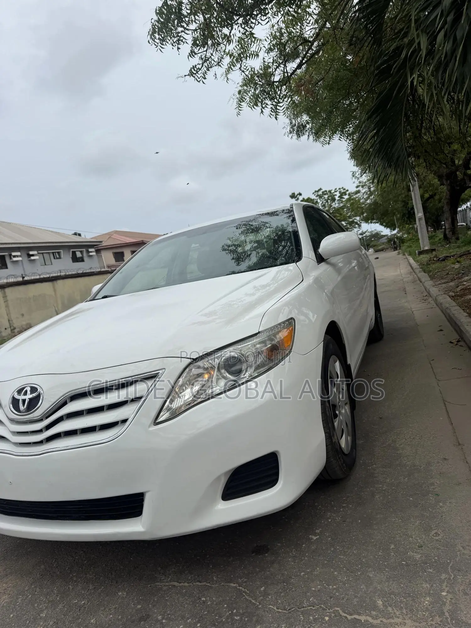 Toyota Camry LE 4dr Sedan (2.5L 4cyl 6A) 2011 White