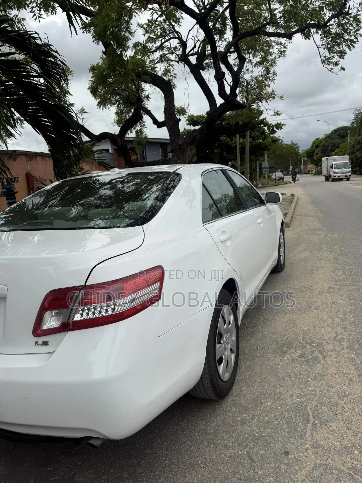 Toyota Camry LE 4dr Sedan (2.5L 4cyl 6A) 2011 White
