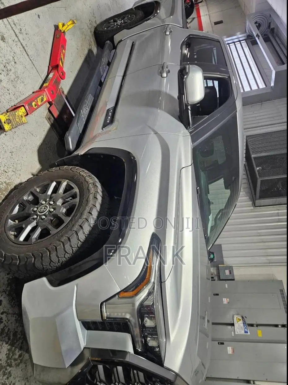 Toyota Tundra 2023 Silver