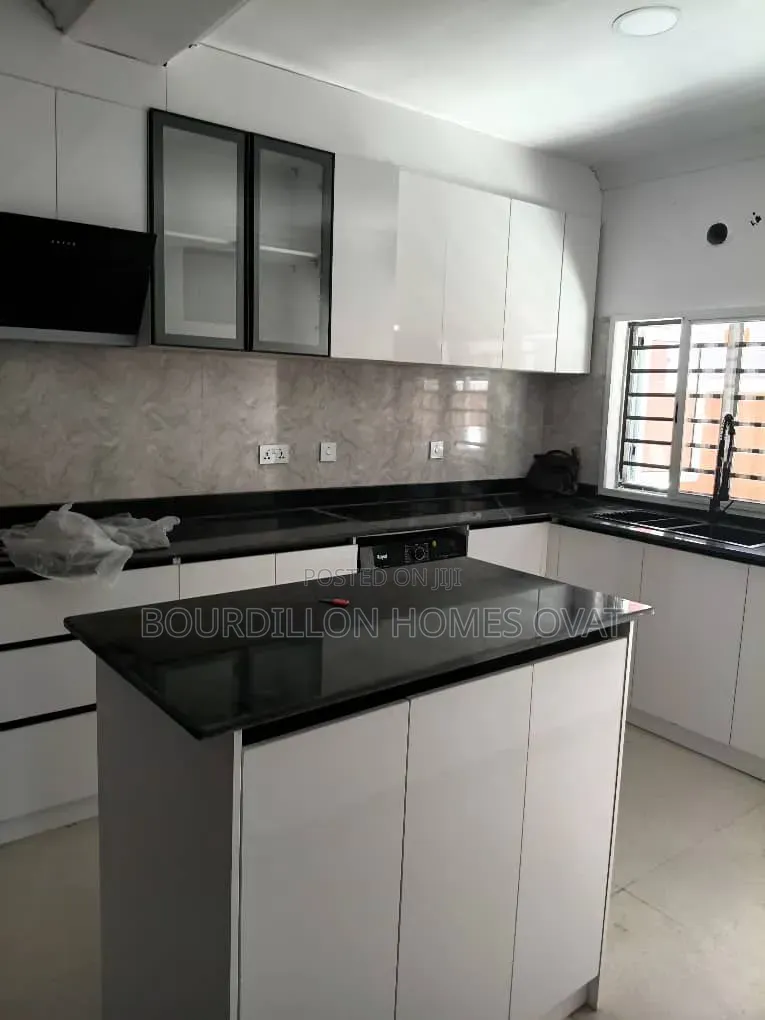 5bdrm Duplex in Lekki Phase 1 for rent