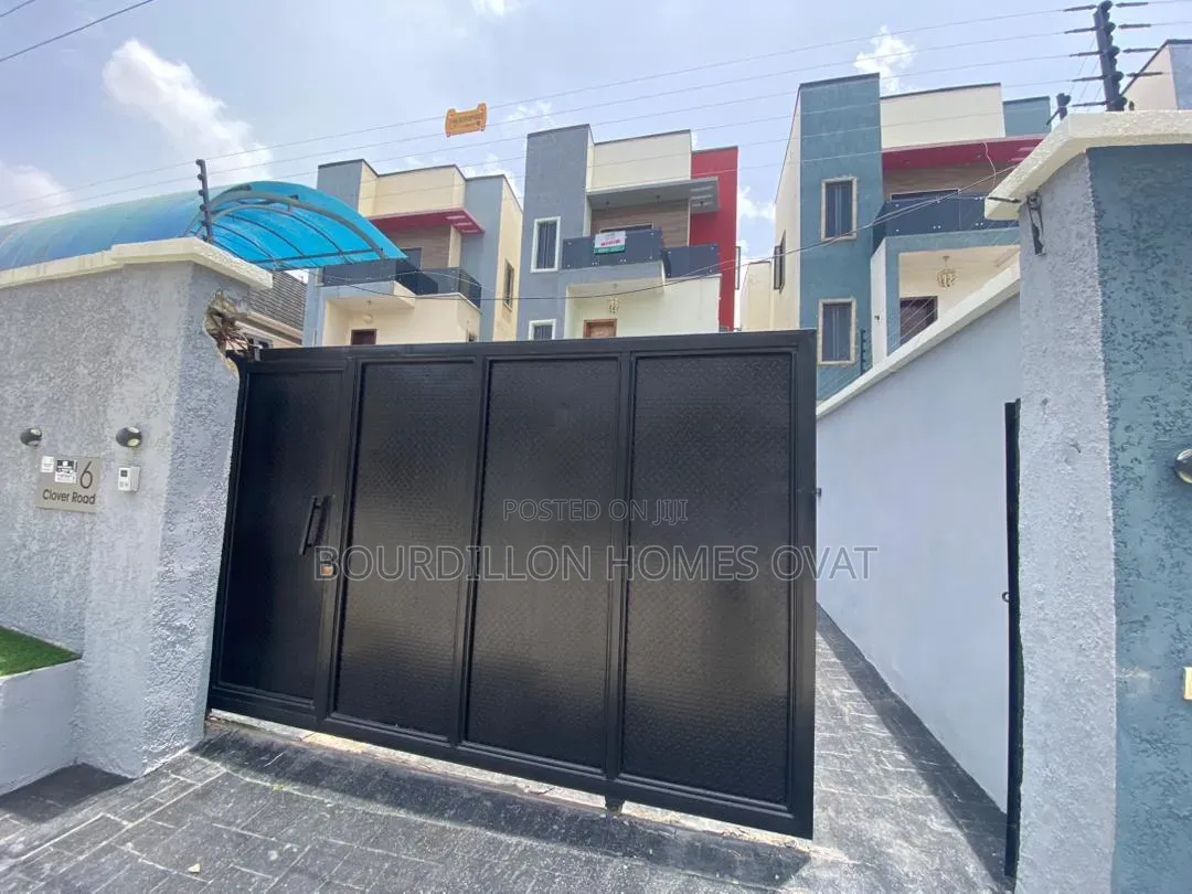5bdrm Duplex in Ikota Villa Estate for rent