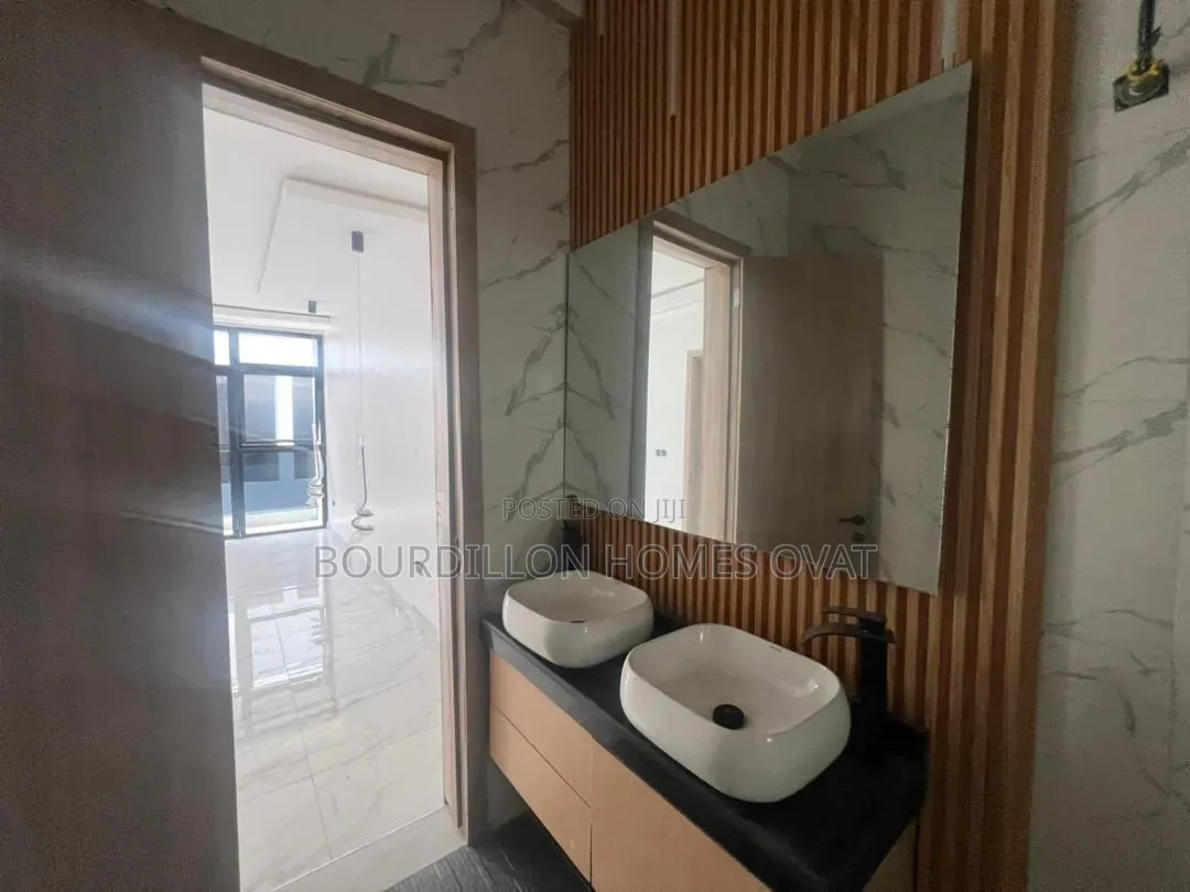 4bdrm Duplex in Lekki Phase 1 for sale