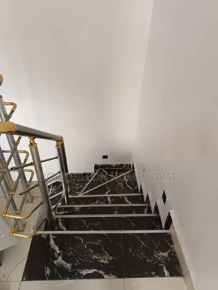 4bdrm Duplex in Ikota Villa Estate for rent