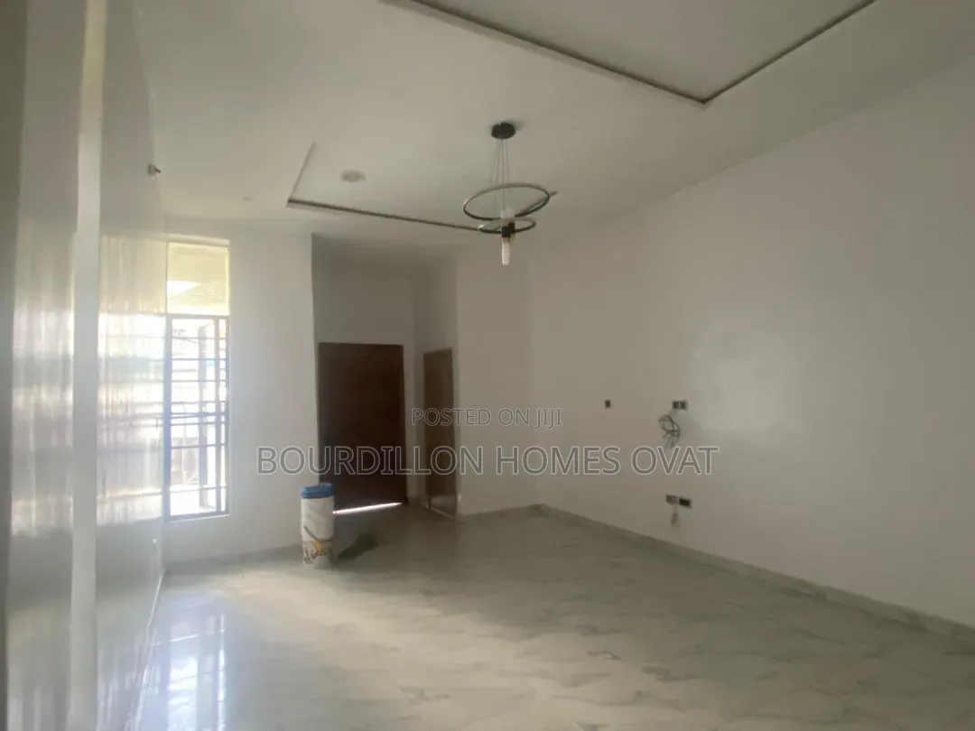 4bdrm Duplex in Ikota Villa Estate for rent