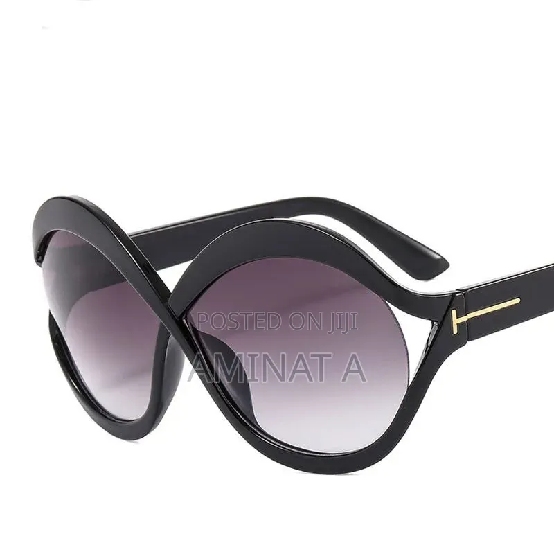Trendy Ladies Eye Glasses Bold Unique Frame With Case (Black)