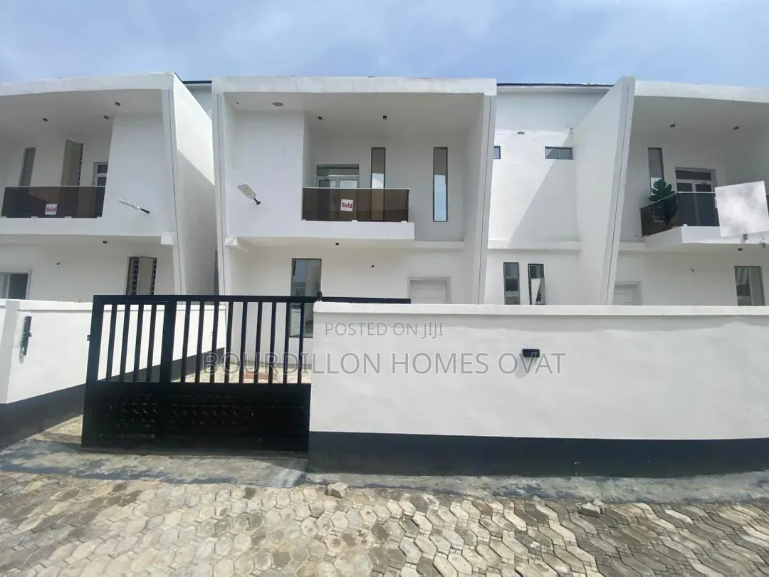 4bdrm Duplex in Ikota Villa Estate for rent