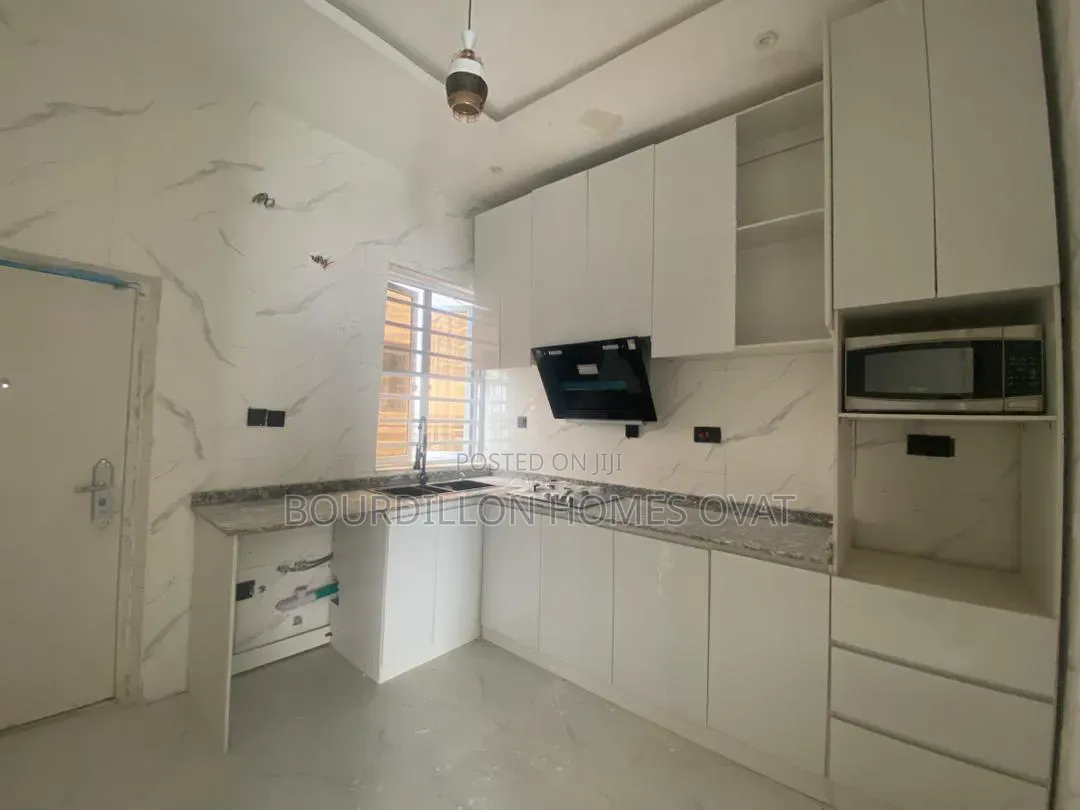 4bdrm Duplex in Ikota Villa Estate for rent