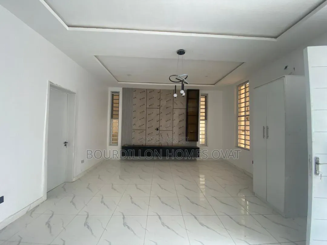 4bdrm Duplex in Ikota Villa Estate for rent