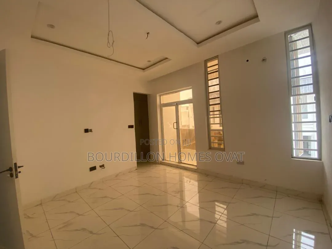 4bdrm Duplex in Ikota Villa Estate for rent