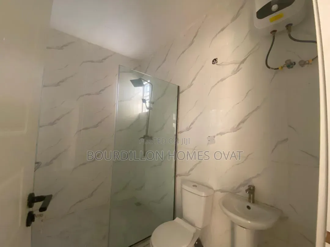 4bdrm Duplex in Ikota Villa Estate for rent