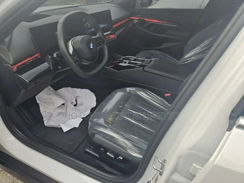 BMW 540i 2025 White