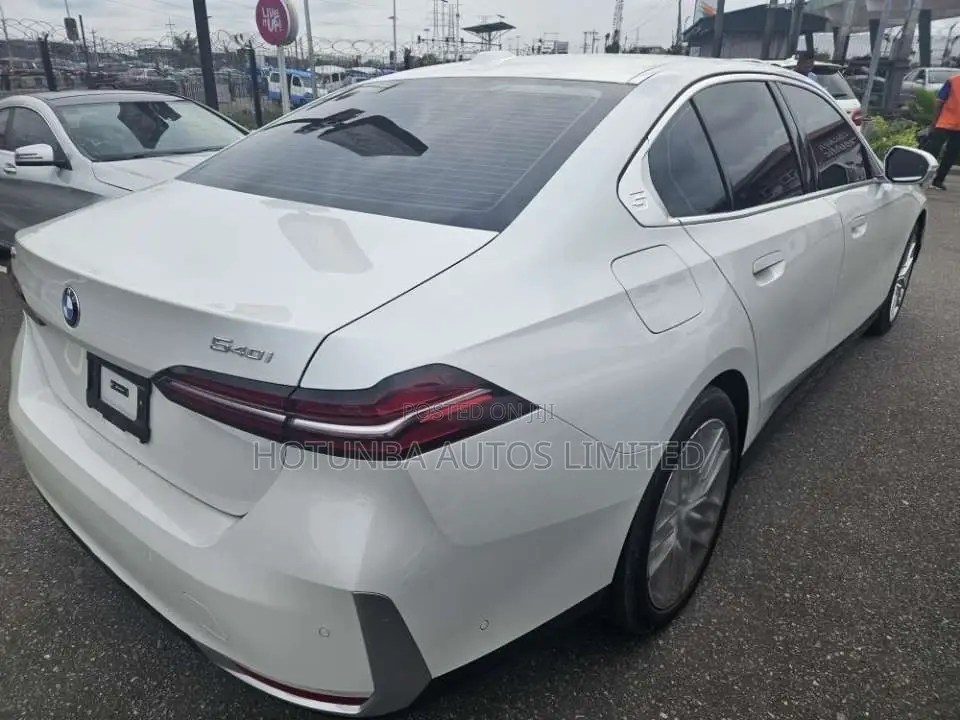 BMW 540i 2025 White