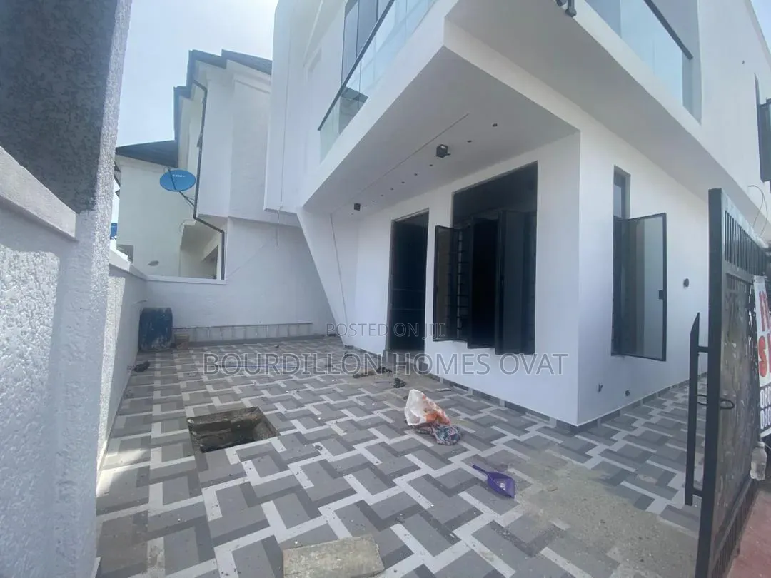 4bdrm Duplex in Ikota Villa Estate for sale
