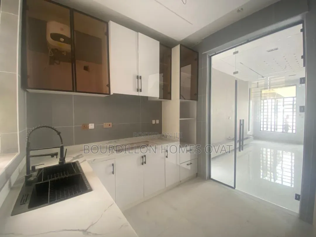 4bdrm Duplex in Ikota Villa Estate for sale