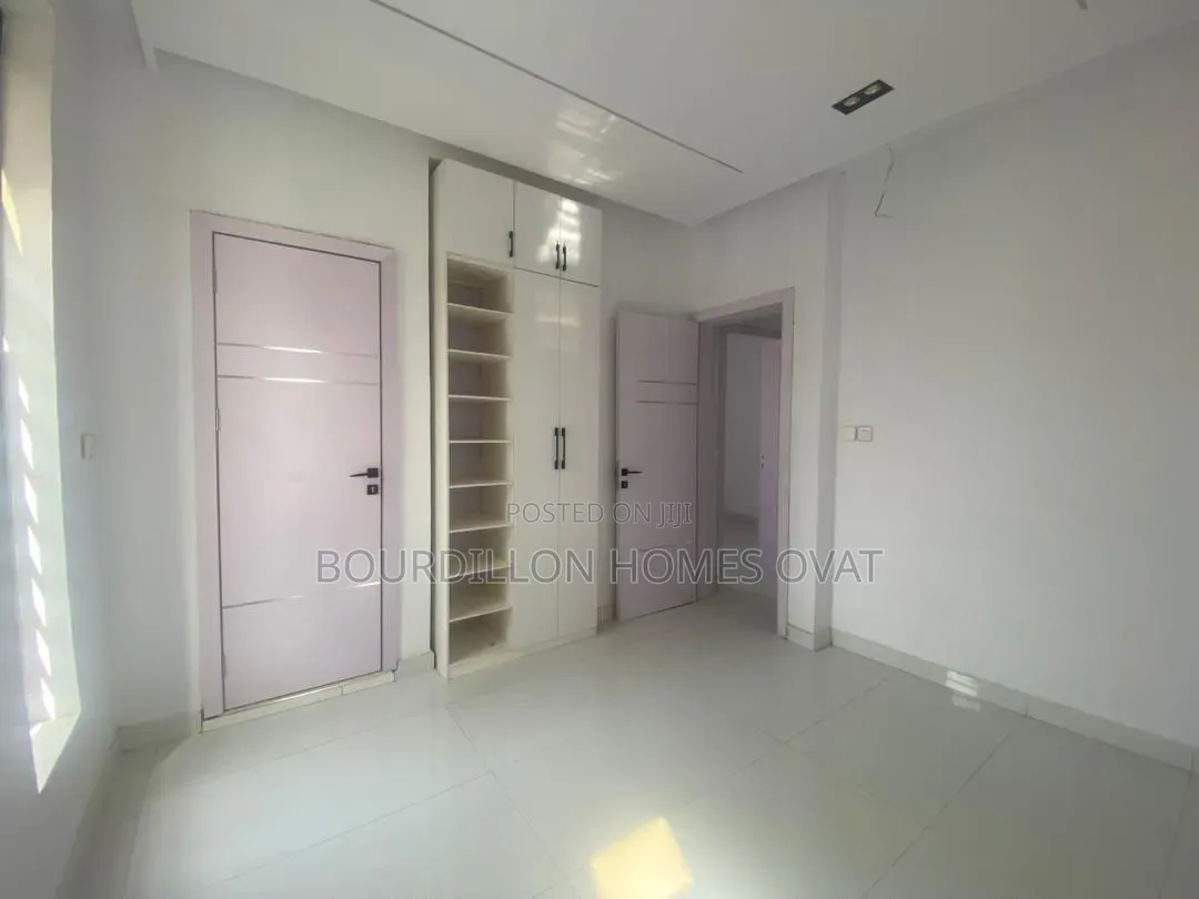 4bdrm Duplex in Ikota Villa Estate for sale