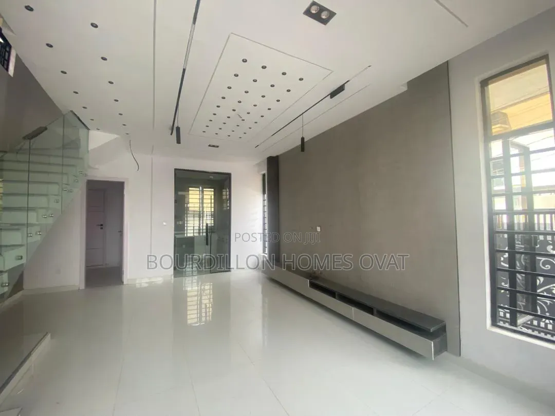 4bdrm Duplex in Ikota Villa Estate for sale