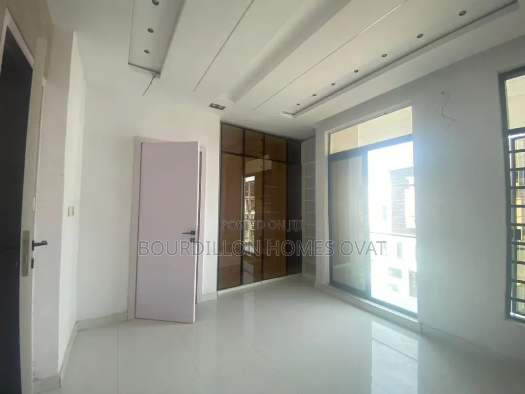 4bdrm Duplex in Ikota Villa Estate for sale