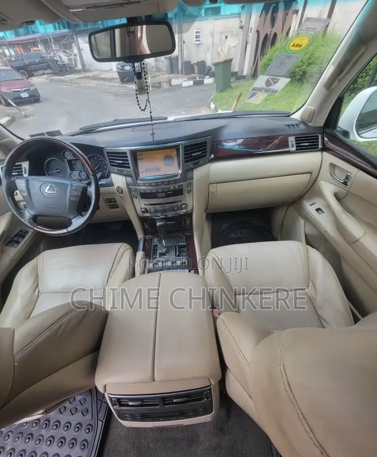 Lexus LX 570 2011 White