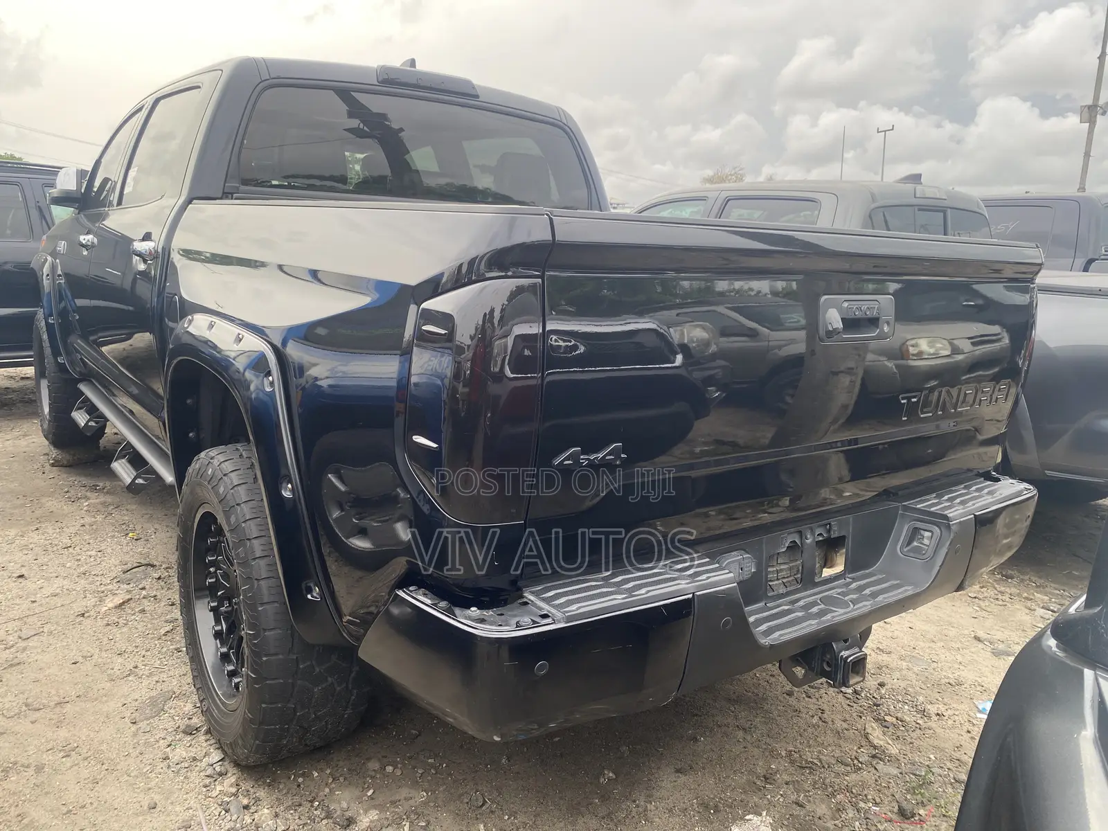 Toyota Tundra Platinum 5.7L V8 4x4 CrewMax 5.6 ft. box 145.7 in. WB