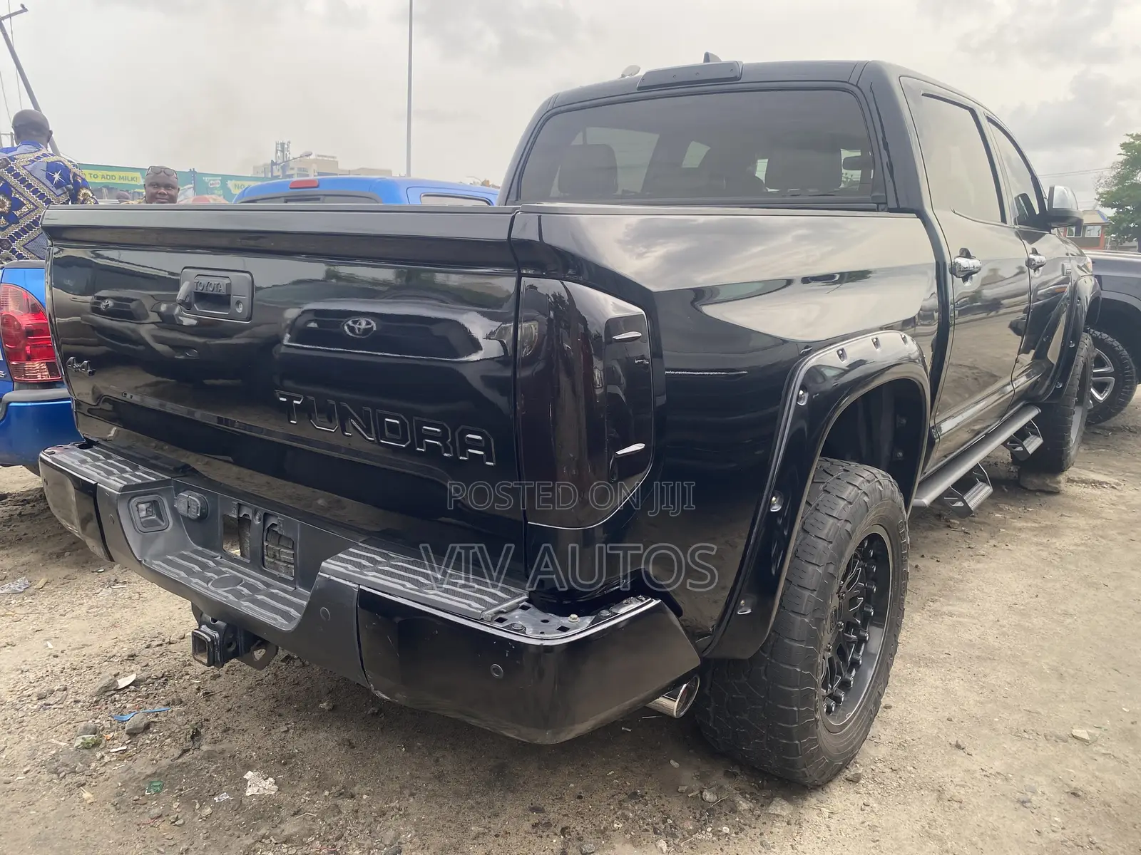 Toyota Tundra Platinum 5.7L V8 4x4 CrewMax 5.6 ft. box 145.7 in. WB