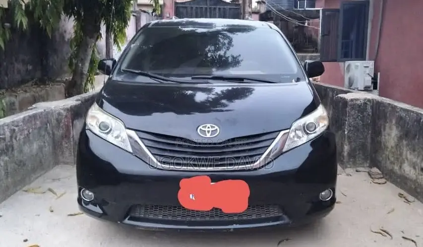 Toyota Sienna 2010 Black