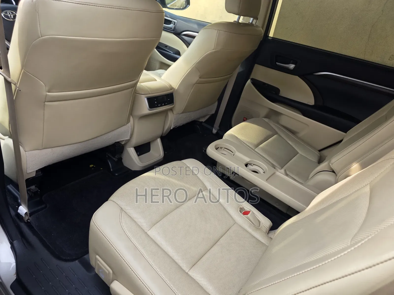Toyota Highlander Limited V6 4x4 (3.5L 6cyl 6A) 2016 Gold