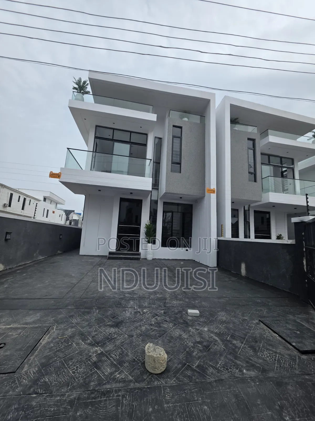 4bdrm Duplex in Ikota Villa Estate for sale