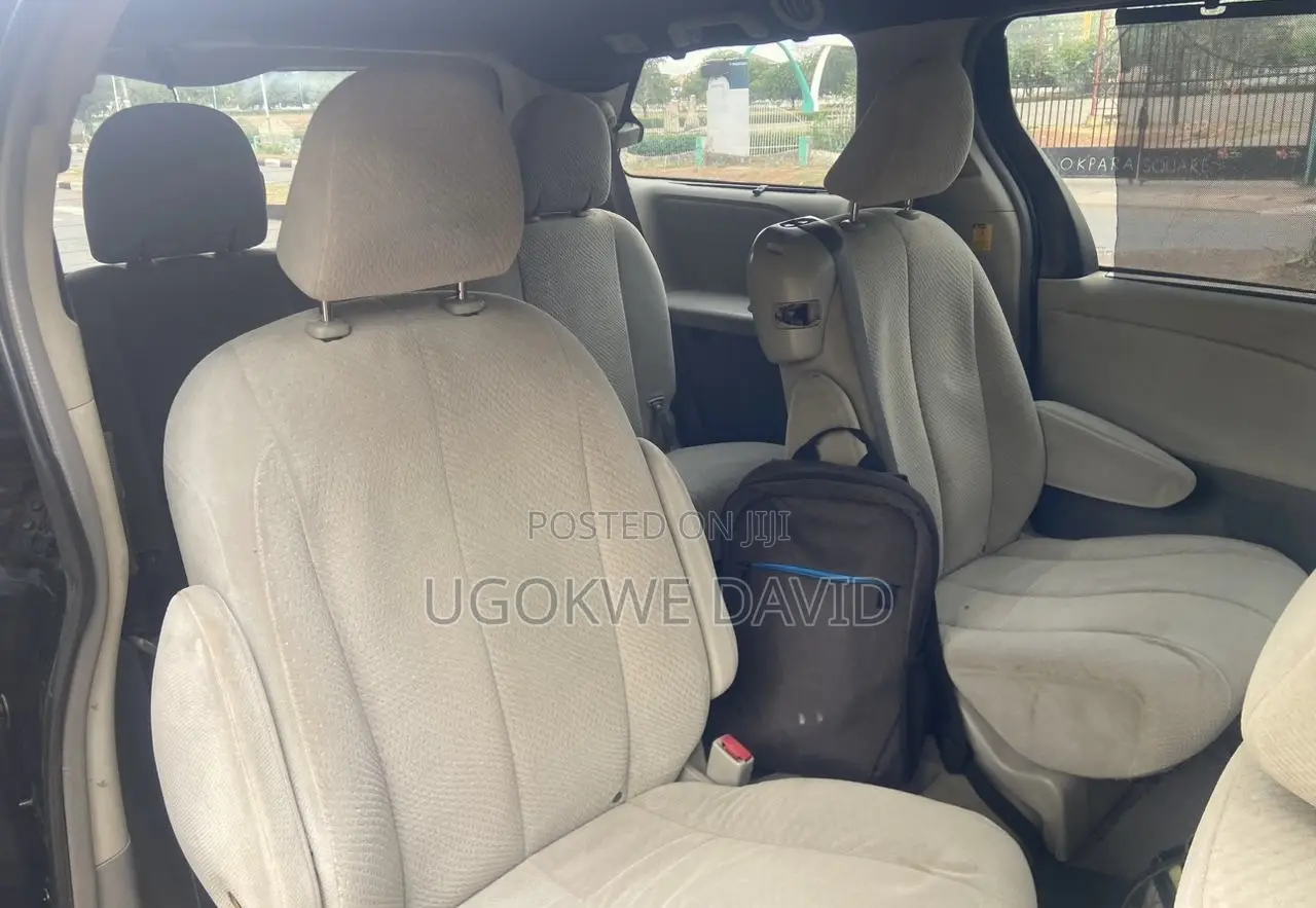 Toyota Sienna 2010 Black