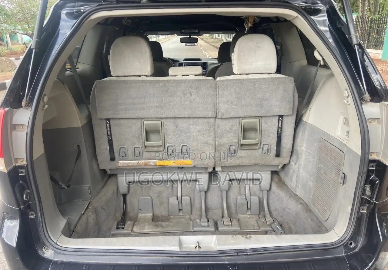 Toyota Sienna 2010 Black