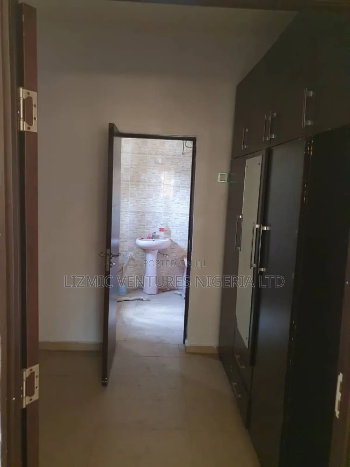 Furnished 3bdrm Block of Flats in Governors Road for sale