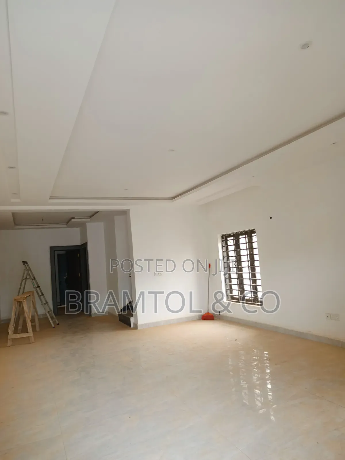 4bdrm Townhouse / Terrace in Mabushi for rent