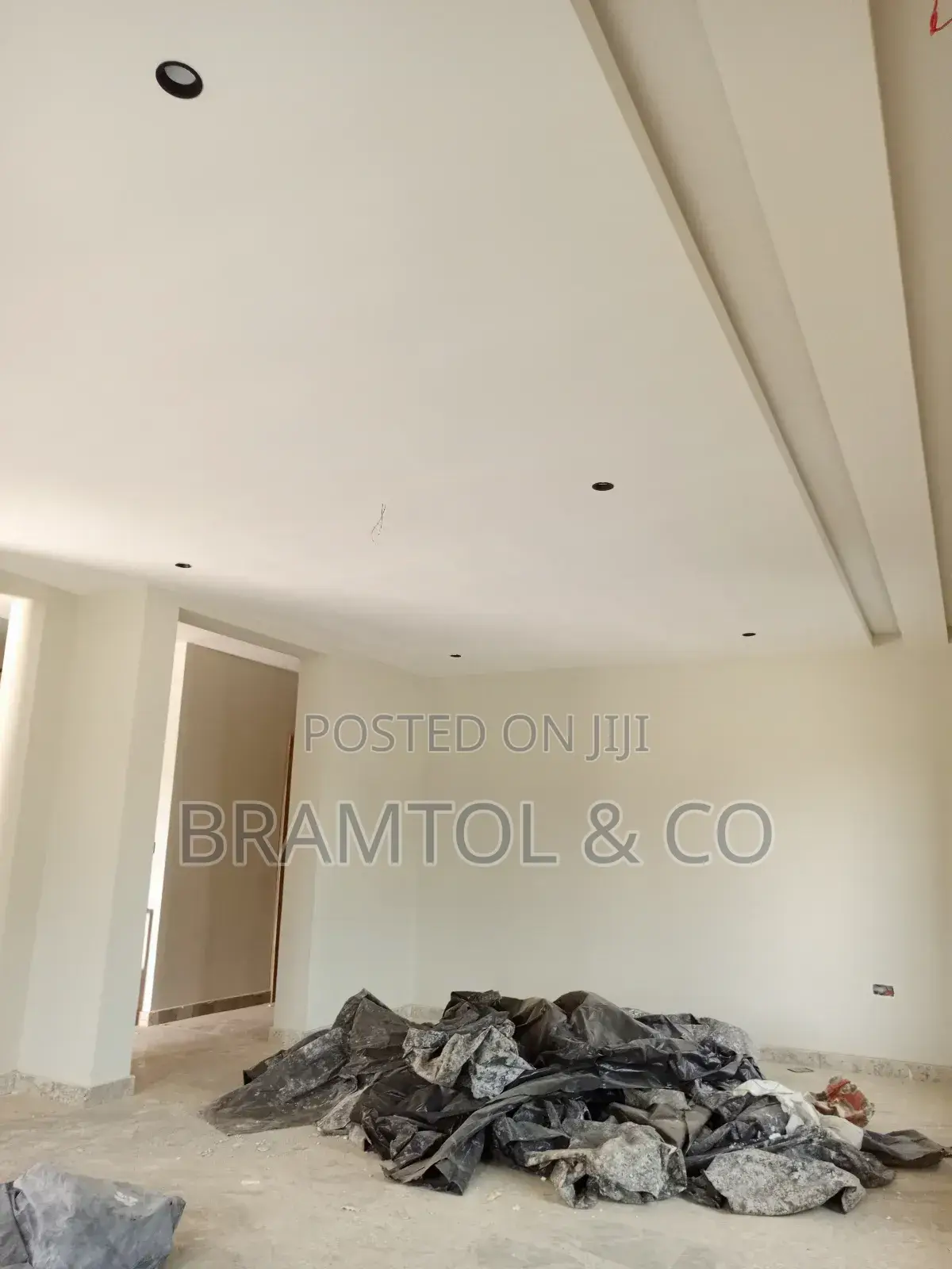 4bdrm Townhouse / Terrace in Mabushi for rent