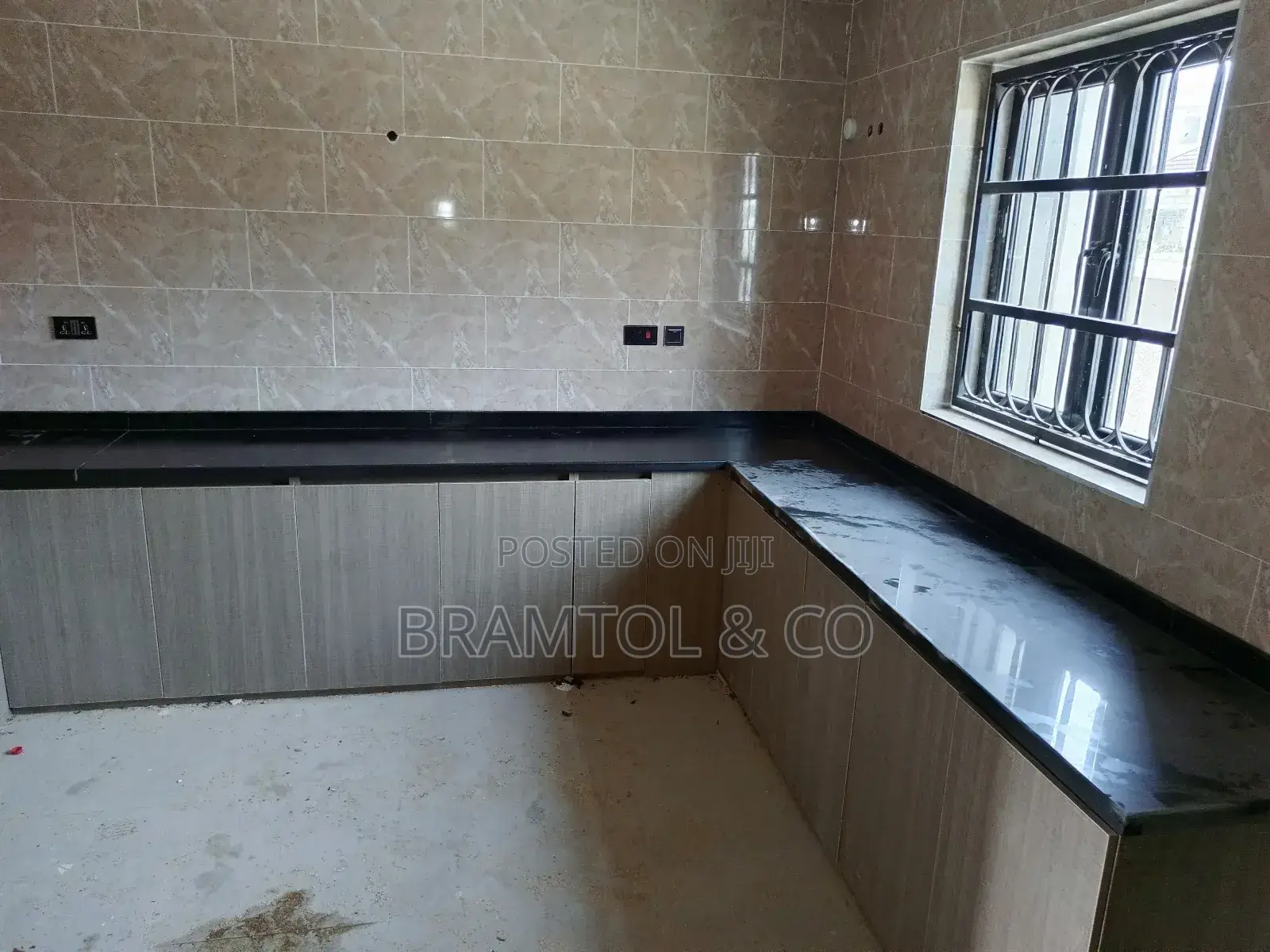 4bdrm Townhouse / Terrace in Mabushi for rent