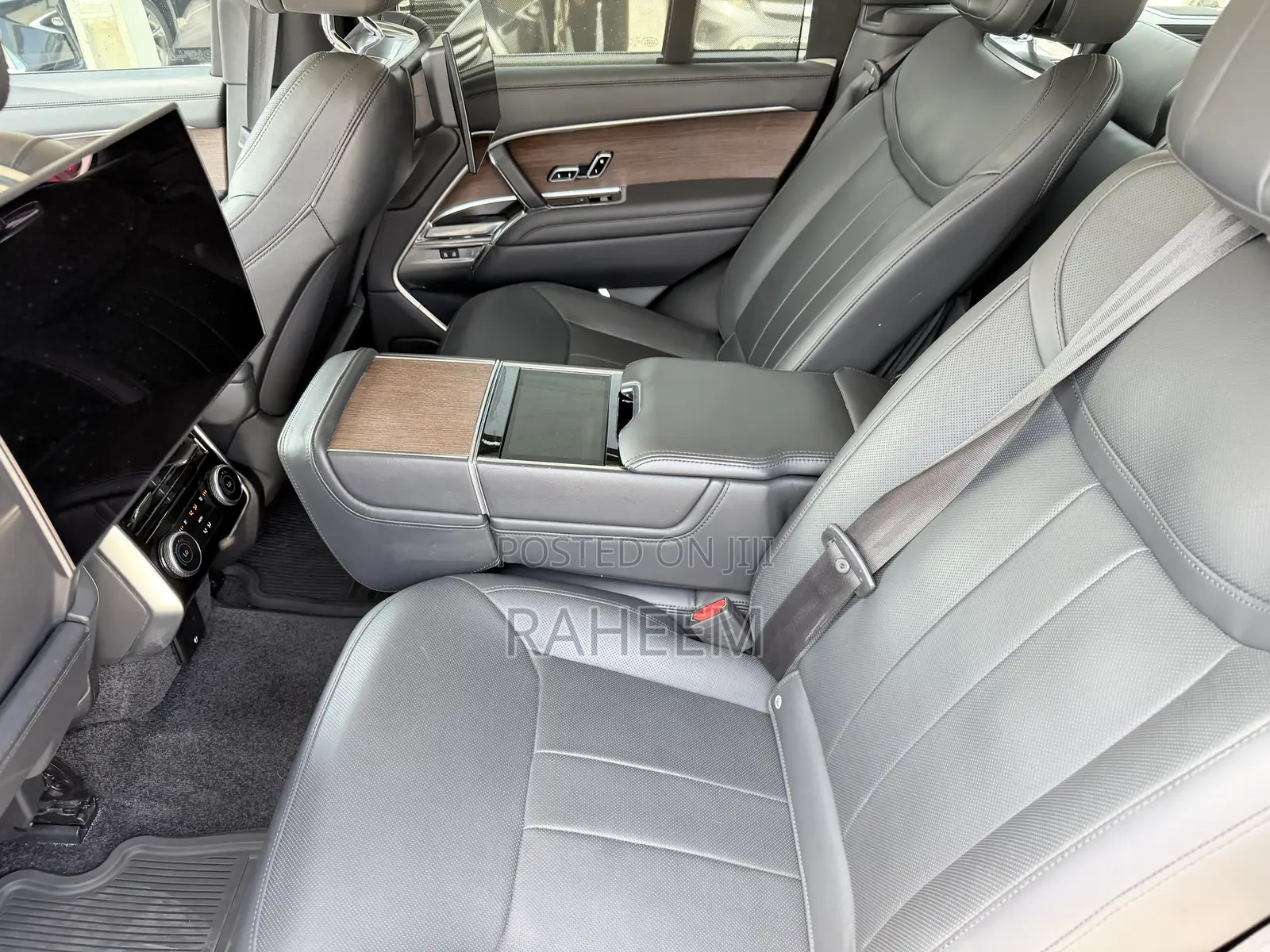 Land Rover Range Rover P530 SE SWB 2023 Black