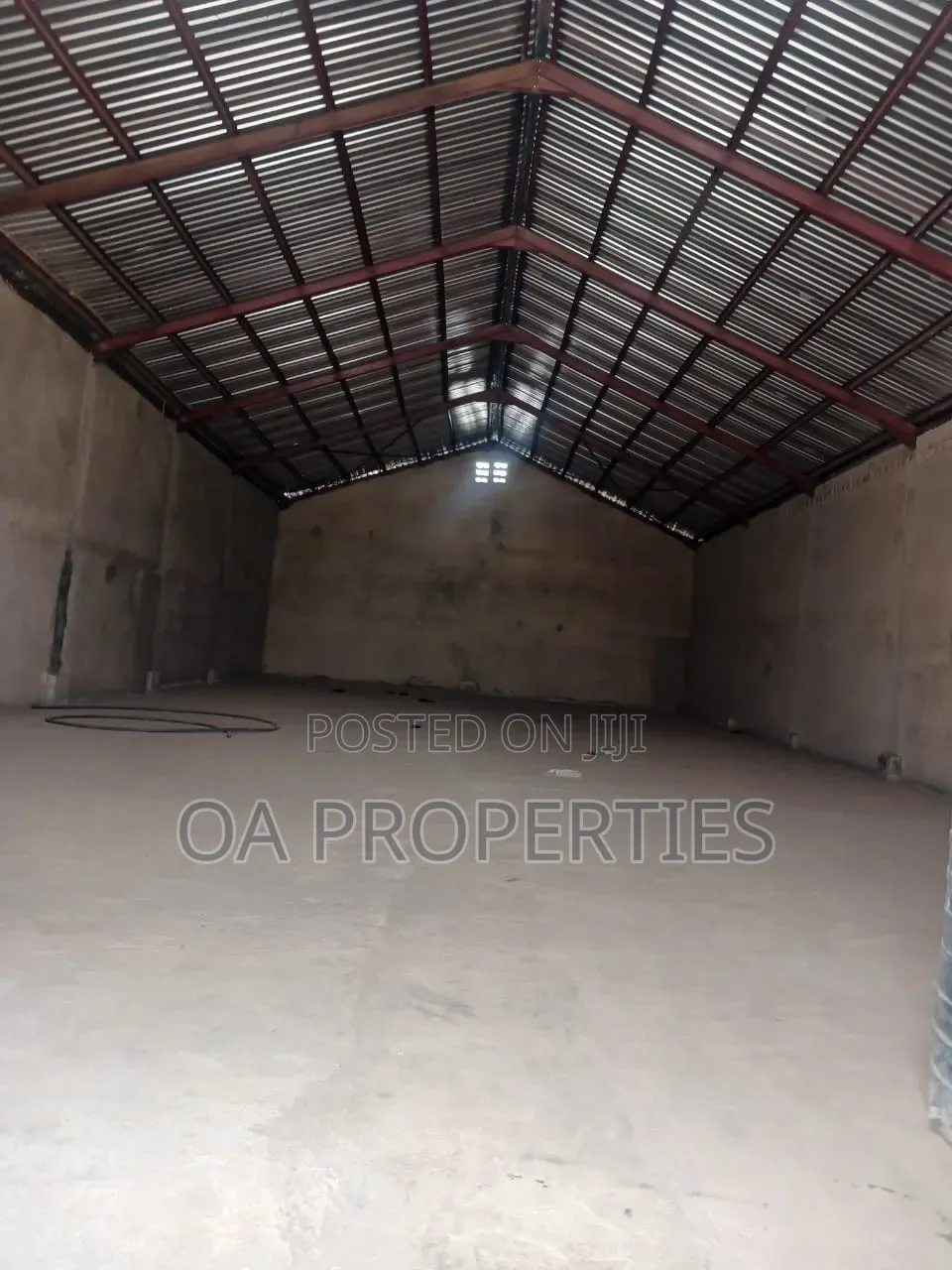 3bay Warehouse of 1,800sqm in Total on the Challange Express, Ibadan.