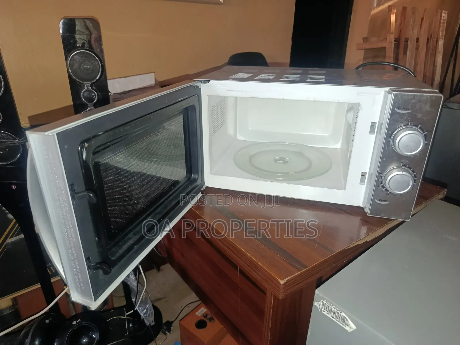 New 20l Candy Microwave Oven for Sale at Bodija, Ibadan 

