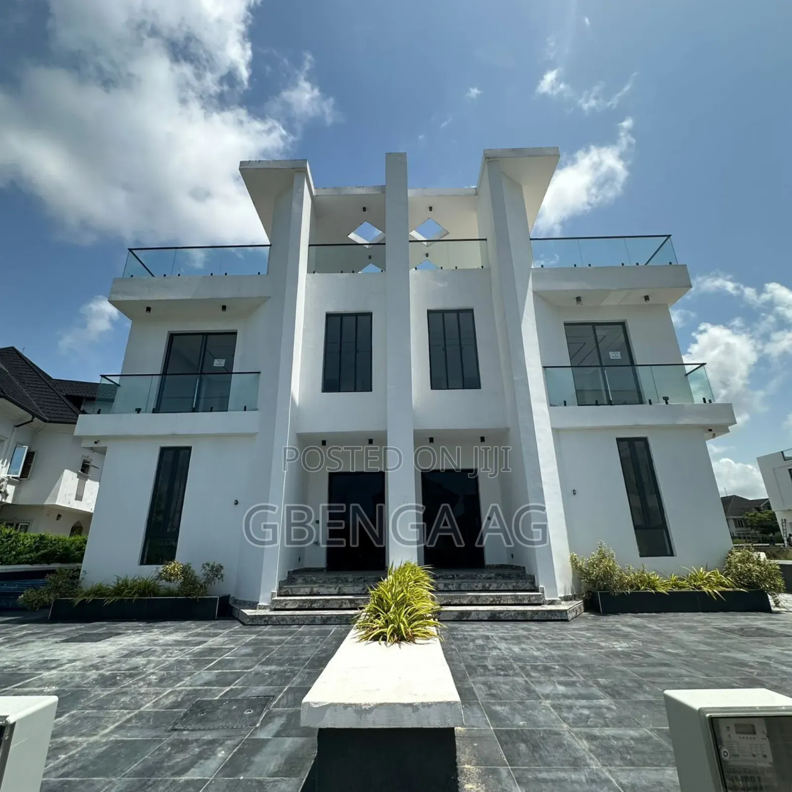 Furnished 5bdrm Duplex in Ikate for sale