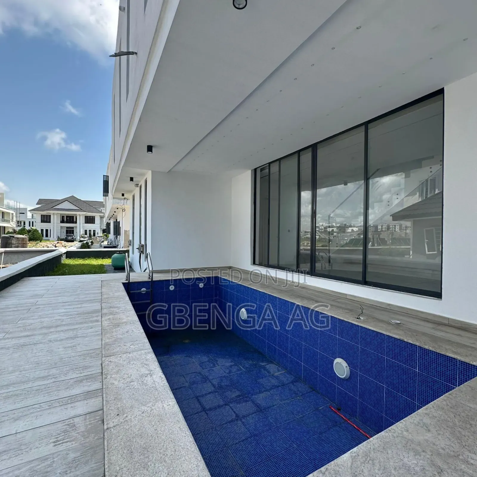 Furnished 5bdrm Duplex in Ikate for sale