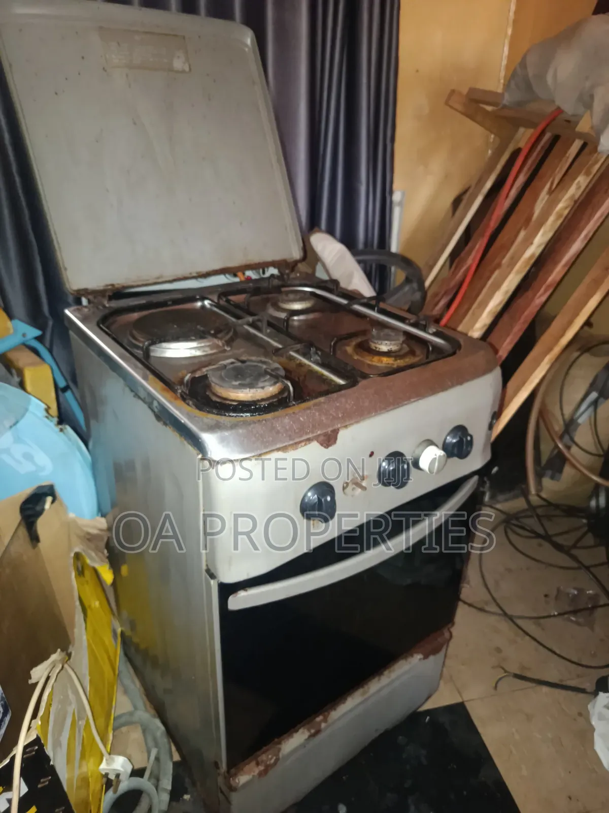 Chigo 4-Face Standing Gas Cooker for Sale at Bodija Market Axis,Ibadan