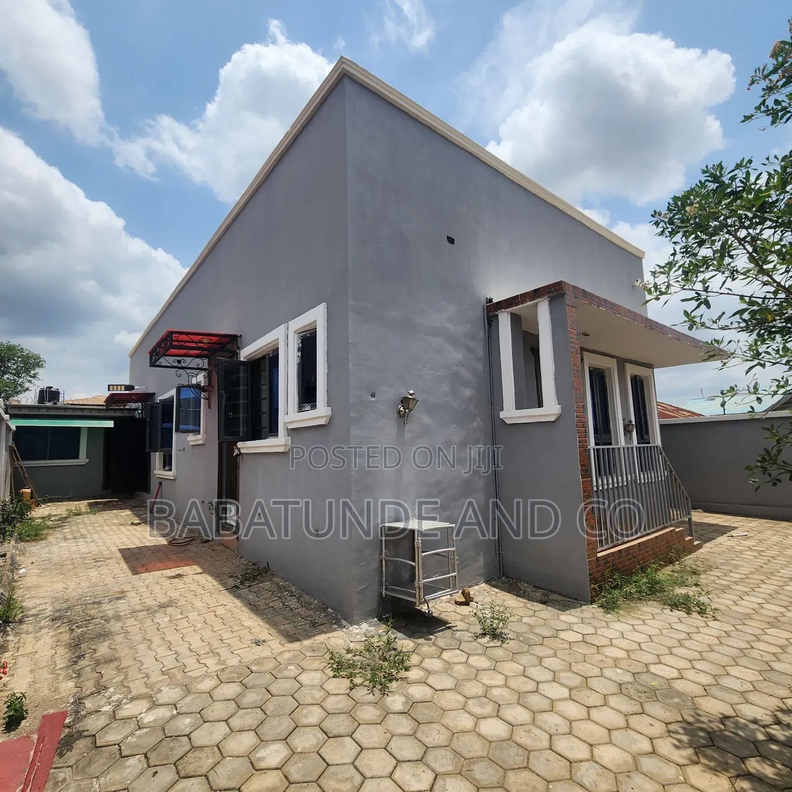 4bdrm Block of Flats in Alegongo Estate, Akobo for sale