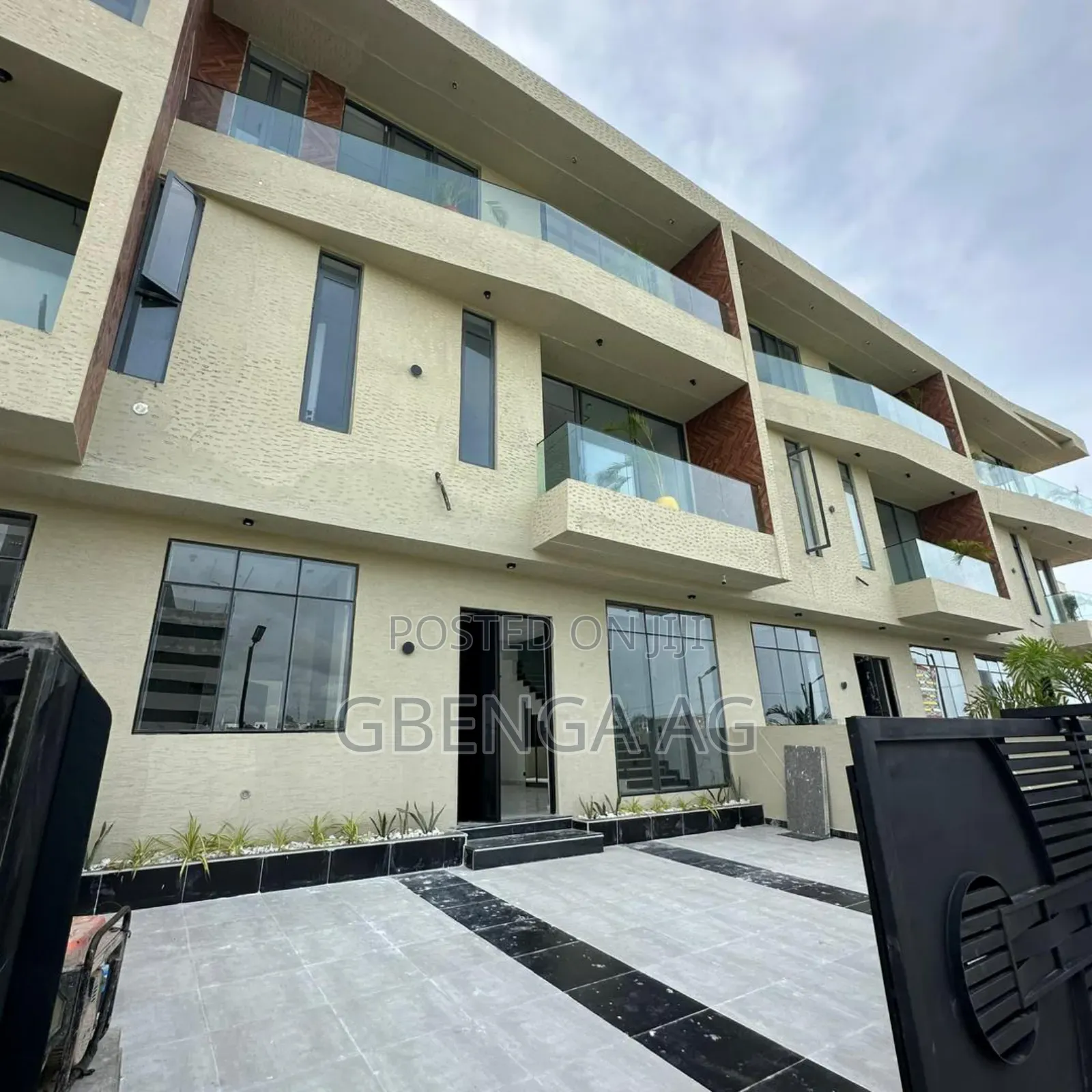 Furnished 5bdrm Duplex in Lekki for sale