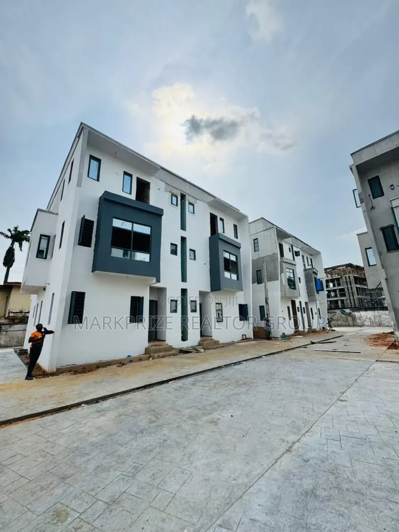 4bdrm Duplex in Opebi Ikeja for sale