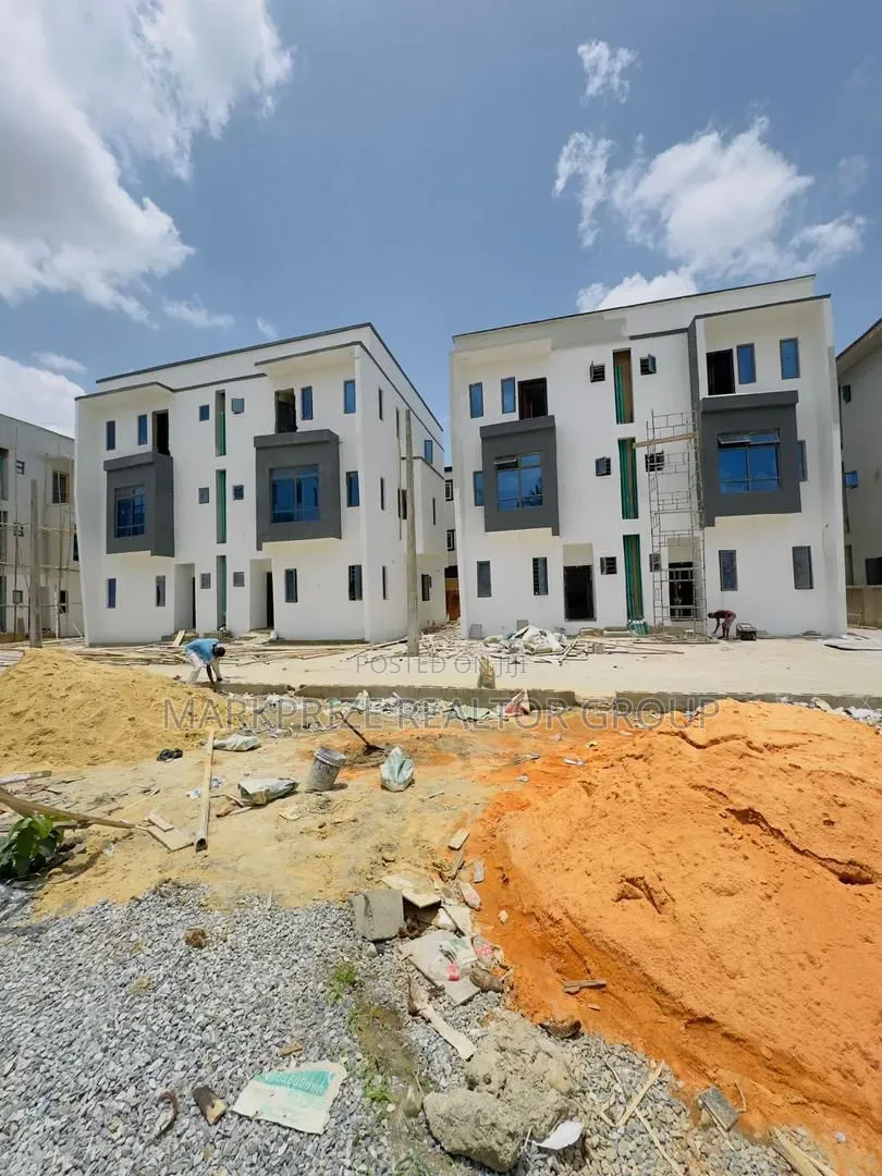 4bdrm Duplex in Opebi Ikeja for sale