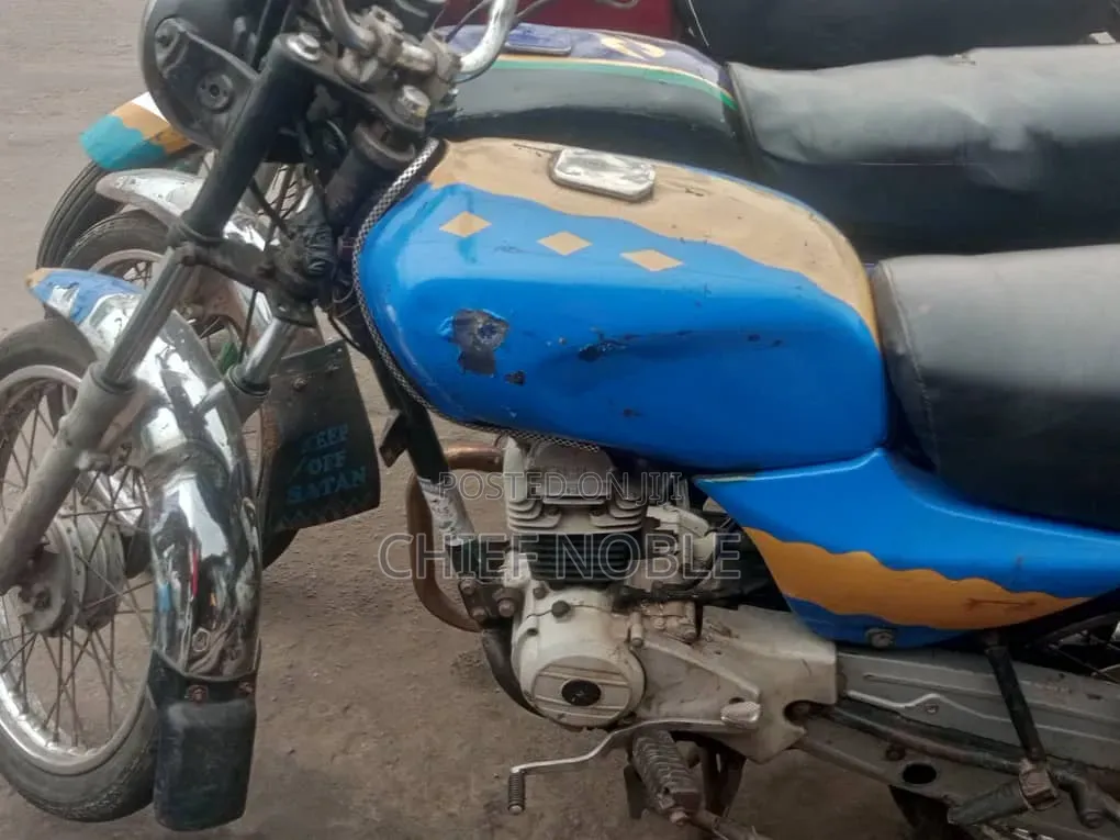 Bajaj Boxer 100 2019 Red