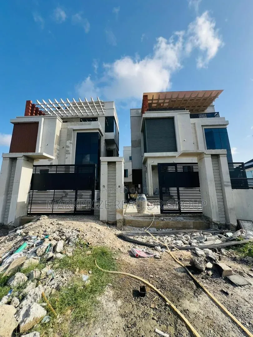 Furnished 4bdrm Duplex in Surulere Lagos, Western Avenue for sale