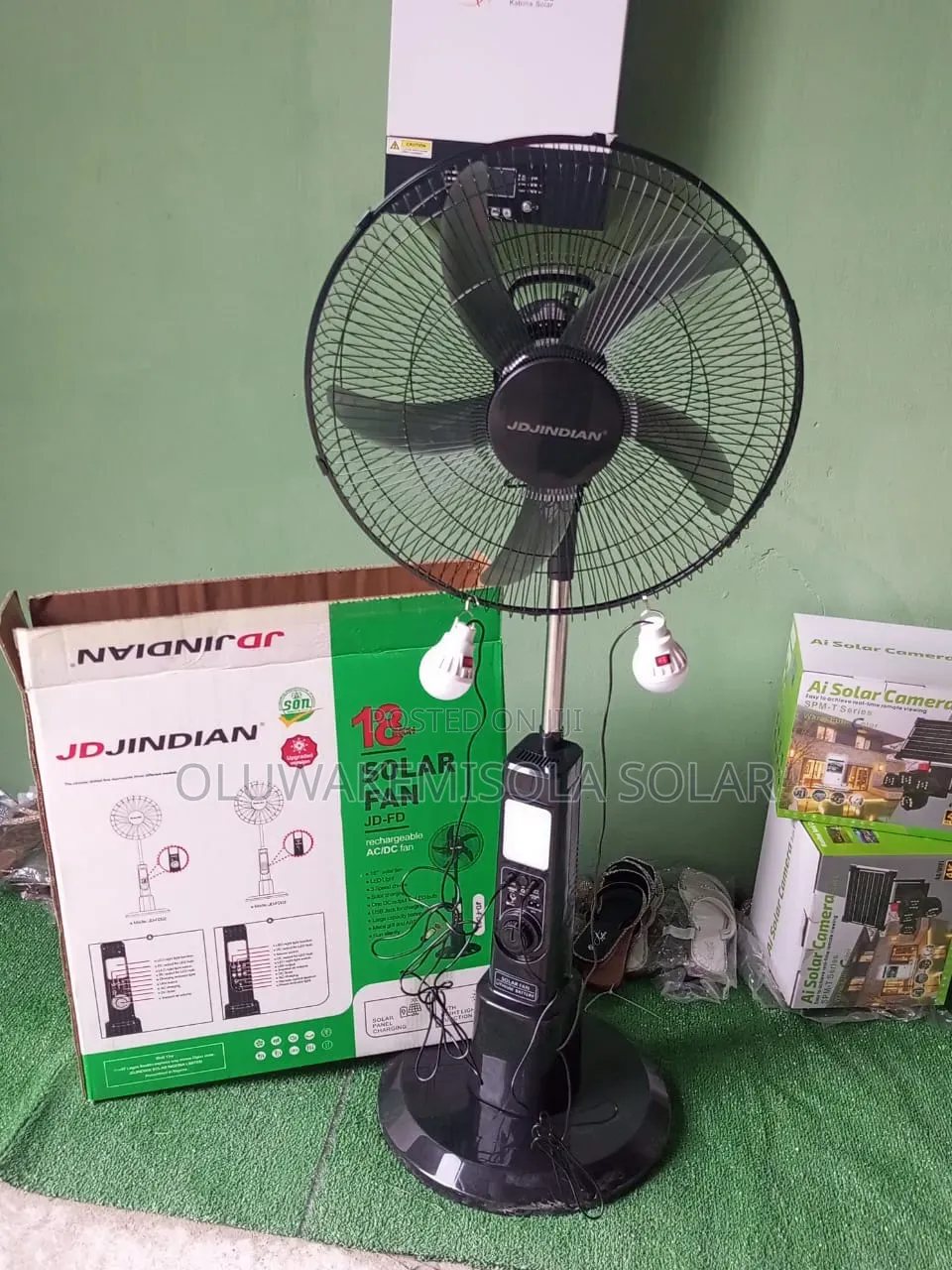 18 Inches Rechargeable Solar Fan